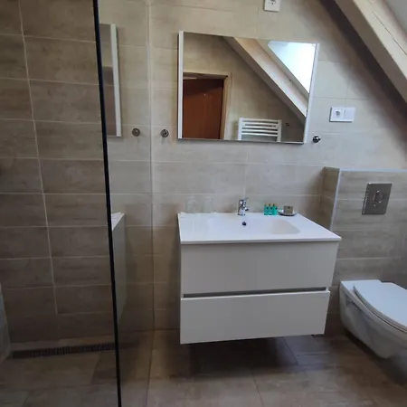 Kosbor Vendeghaz * Monoszlo